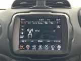 タッチスクリーンをタップするかスワイプするだけですべての機能を呼び出せます。Apple CarPlayおよびAndroid Autoに対応しスマートフォンとのシームレスな 連携も実現。さらに、USBポートを標準装備しています。