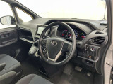 見通しのよいすっきりとした視界で、誰でも運転しやすいです。運転のしやすさは疲れにくさにも繋がりますよ♪