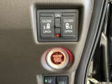 リアドアは乗り降りに便利な両側電動スライドドアです。また運転席に座っていながらスイッチ操作で自在にスライドドアを開け閉めできます。