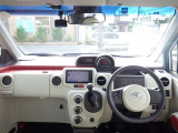 オシャレなインテリアで運転する気分も盛り上がりますよね^^