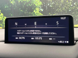【10.25インチマツダコネクト】車内の雰囲気にマッチした大型ディスプレイ。スマホ接続でのナビ使用やBluetooth再生等、様々な機能が楽しめます。直感的なダイヤル操作が可能で、使い勝手も良好です。