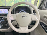 インテリアに合わせたデザインのステアリングは、運転される方のことも考え、運転しやすい形状、大きさです。是非一度、実際に触ってお確かめください。