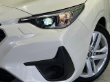 【LEDヘッドライト】悪天候や夜間走行時も良好な視界を確保し安心して運転できる高輝度LEDヘッドライトを装備!点灯速度が早く、消費電力も抑えられています。