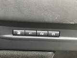 メモリー機能付フルパワーシート『ドライバー三名までのシートポジションを記憶するメモリー機能付きのフルパワーシートを装備します。ご家族でのご使用をお考えの方にもぜひおすすめさせていただきます。』
