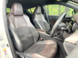 運転席シート廻りは使用感も少なく、良好な状態となっています。前オーナー様が丁寧に使っていたことがよくわかりますね。