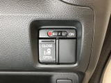左側電動スライドドアは運転席からでも操作ができるように、ハンドル付近に開閉の操作スイッチが付いています。