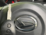 【キーレス】少し離れた場所からでもボタン一つでドアの開錠・施錠ができるのでとっても便利!ドアの鍵穴周りに傷をつけることもありません♪