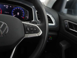 右のステアリングスイッチは車両設定やメーター表示の変更などの操作ができます