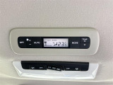 広い後席や荷室にも独立したクーラーとヒーターを備え、大きな車内を素早く快適にします。