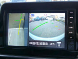 【アラウンドビューモニター】空から見下ろした映像がナビ画面にて確認可能です。駐車もラクラクですよ♪