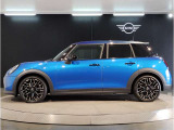気密性の高いMINIは外観のかわいらしさとは裏腹に、外の雑音を遮り、高級感のある快適なドライブをお楽しみいただけます。