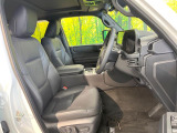運転席シート廻りは使用感も少なく、良好な状態となっています。前オーナー様が丁寧に使っていたことがよくわかりますね。