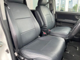 運転席まわりには十分なスペースがあり、大柄な方でもゆったり運転していただける環境です。