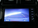 【バックカメラ】バックカメラ装着車です。バックする時に、後方の様子をナビ画面に表示します!慣れない駐車場での駐車や、せまい場所での車庫入れの時も、安全確認OK!思いがけずコツン!なんて事も防げますヨ