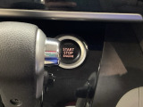 プッシュエンジンスタート/ストップスイッチでキーを差し込むことなく、ワンプッシュでエンジンの始動・停止ができます。