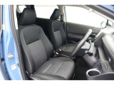 しっかりとしていて上質な座り心地のシートです。 座り心地も良くて長時間の運転も快適ですよ。 肌触りの良いシートが評判です。