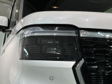 LEDヘッドライトは、点灯の瞬間から最大光量を発揮し、突然暗くなるトンネルなどでの安定感を高めます。