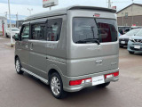新潟市方面よりお車でお越しの際は、新新バイパス新発田インターから国道7号線、村上方面約2km左手側です。緑とピンクのガスタンクが目印です。_