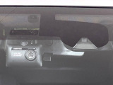 【エマージェンシーブレーキ】走行中に前方の車両等を認識し、衝突しそうな時は警報とブレーキで衝突回避と被害軽減をアシスト。より安全にドライブをお楽しみいただけます。