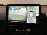 【パノラミックビューモニター】映像で、見づらい車両周辺の確認をアシスト。クルマを真上から見ているような映像を表示。 運転席から確認しにくい車両周囲の状況を把握。