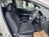 運転席側から観たフロントシートのイメージです。