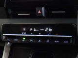 車内を快適に、オートエアコンを装備しています。