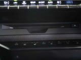 車内でCD DVDのメディアが楽しめます。