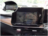 上から見下ろす感覚で駐車する事が出来るアラウンドビューモニター装備。映像はナビ画面かルームミラーに映ります。