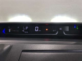 とっても見やすいメーターです。夜間時はラグジュアリーな気分にさせてくれる照明が魅力ですので、夜のドライブも楽しみになりますよ♪