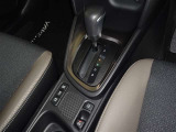 電動パーキングブレーキ・ブレーキホールドを装備してます。ホールド機能は信号待ちが多い一般道で疲労軽減になり、大好評です!