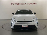 シャープで精悍な印象のハンマーヘッドフェイス!ワイドに構える表情が、よりスポーティさを演出!