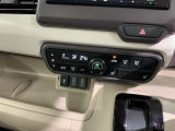フロント両席にはシートヒーターが付いています!寒い日に便利な装備ですね。