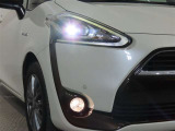 高輝度で点灯速度が速く、しかも消費電力の少ないLEDヘッドライトが装備されています!LEDの明るい光が走行中の視界の確保をサポートして、夜のドライブがより楽しく安全に運転できます♪