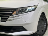 【LEDヘッドライト】悪天候や夜間走行時も良好な視界を確保し安心して運転できる高輝度LEDヘッドライトを装備!点灯速度が早く、消費電力も抑えられています。