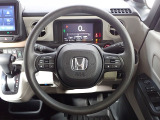 ハンドル左側にはオーディオ操作が出来るオーディオリモートコントロールスイッチ、右側にはHonda SENSINGとオートクルーズコントロールのスイッチを装備!