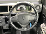 インテリアに合わせたデザインのステアリングは、運転される方のことも考え、運転しやすい形状、大きさです。是非一度、実際に触ってお確かめください。