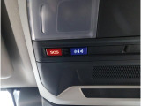 専用ボタンでコールセンターへ接続。状況に応じて緊急車両の要請やロードサービスの取次ぎを行います。重大事故の際は自動的にコールセンターにつながり、緊急車両やドクターヘリを要請します。(要申込)