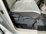 わくわくテールゲートは後ろのドアが横にも開き、狭い場所での荷物の出し入れや乗り降りにとても便利です!