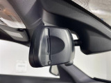 【ETC】有料道路を利用する際に料金所で停止することなく通過できる、ETC車載器(ノンストップ自動料金収受システム機器)が装備されています。セットアップを行うことで利用可能になります。