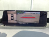 狭い場所での駐車やすれ違いなどでより的確な運転操作に役立つ360&deg;ビューモニターが装備されています。