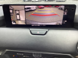 狭い場所での駐車やすれ違いなどでより的確な運転操作に役立つ360&deg;ビューモニターが装備されています。