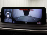 上から車両を見下ろしたような映像をナビゲーション画面に表示する「パノラミックビューモニター」を搭載しています。