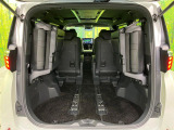 【パワーバックドア】スマートキーや運転席のボタンを押すだけでリアゲートが自動で開閉します!荷物を持っている時や、高い位置にあるバックドアを閉める際に便利な機能です♪