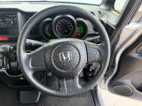ドライバーの操作性に配慮したステアリング。快適な運転をサポートします。