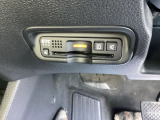 ハンドルの左下にETCがついています。高速道路の料金所の通過も楽々です!。 カードの取り出しもしやすい場所についています。