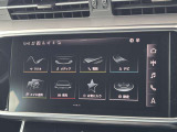 MMI コントロールパネル。シンプルなデザインのメニューなどによって優れた操作性を実現しています。ハプティック技術という振動装置がタッチパネルに付加されており押すと指先に振動のアンサーバックがあります