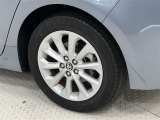 タイヤサイズは205/55R16!純正アルミホイール!残り溝は5ミリ程度です!