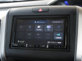 ナビゲーションはパイオニアメモリーナビ(AVIC-RZ910)を装着しております。AM、FM、CD、DVD再生、Bluetooth、音楽録音再生、フルセグTVがご使用いただけます。