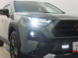 高輝度で点灯速度が速く、しかも消費電力の少ないLEDヘッドライトが装備されています!LEDの明るい光が走行中の視界の確保をサポートして、夜のドライブがより楽しく安全に運転できます♪