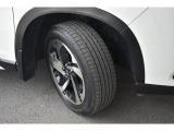タイヤサイズは225/55R18です